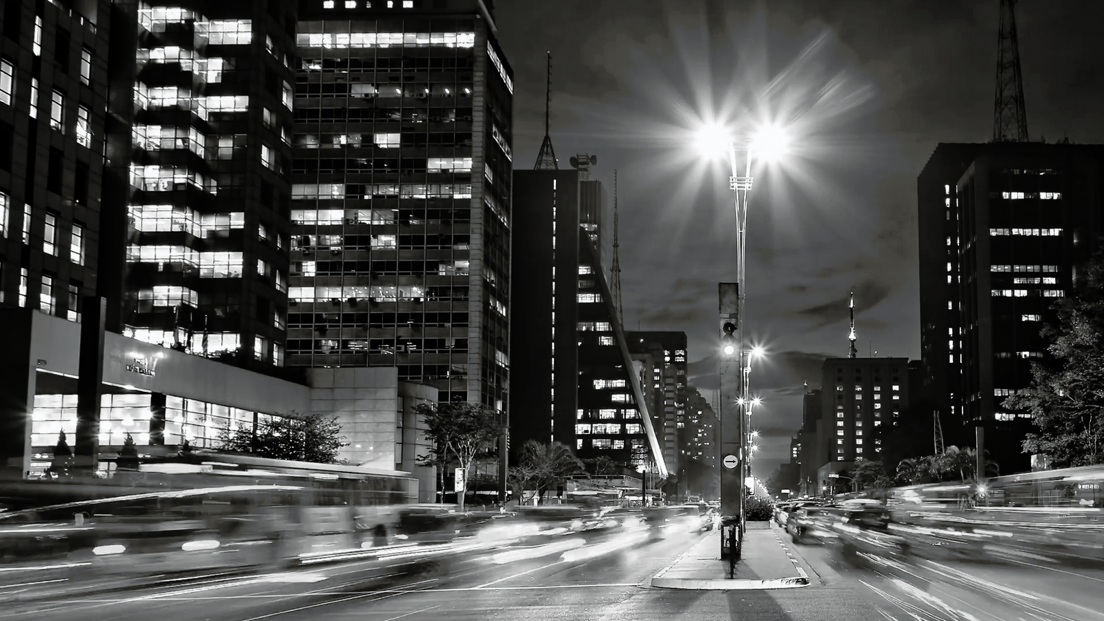 5-PB-side-view-avenida-paulista-night-traffic-time-lapse-sao-paulo-brazil-intersection-in-the-street-with-the-most-expensive-real-estate-in-south-america_eyol5kekl__F0000 5-PB-side-view-avenida-paulista-night-traffic-time-lapse-sao-paulo-brazil-intersection-in-the-street-with-the-most-expensive-real-estate-in-south-america_eyol5kekl__F0000